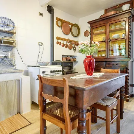 Apartman 1 Bedroom Lovely Apartment In Mezzanego *