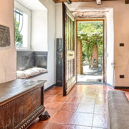 1 Bedroom Lovely Apartment In Mezzanego