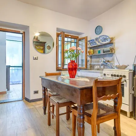 1 Bedroom Lovely Apartment In Mezzanego *